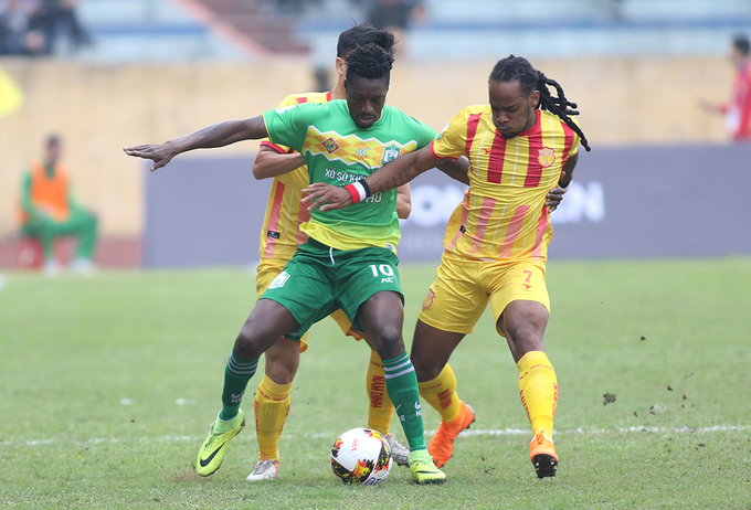 Nam Định hoà tiếc trong ngày chảo lửa Thiên Trường chật kín khán giả